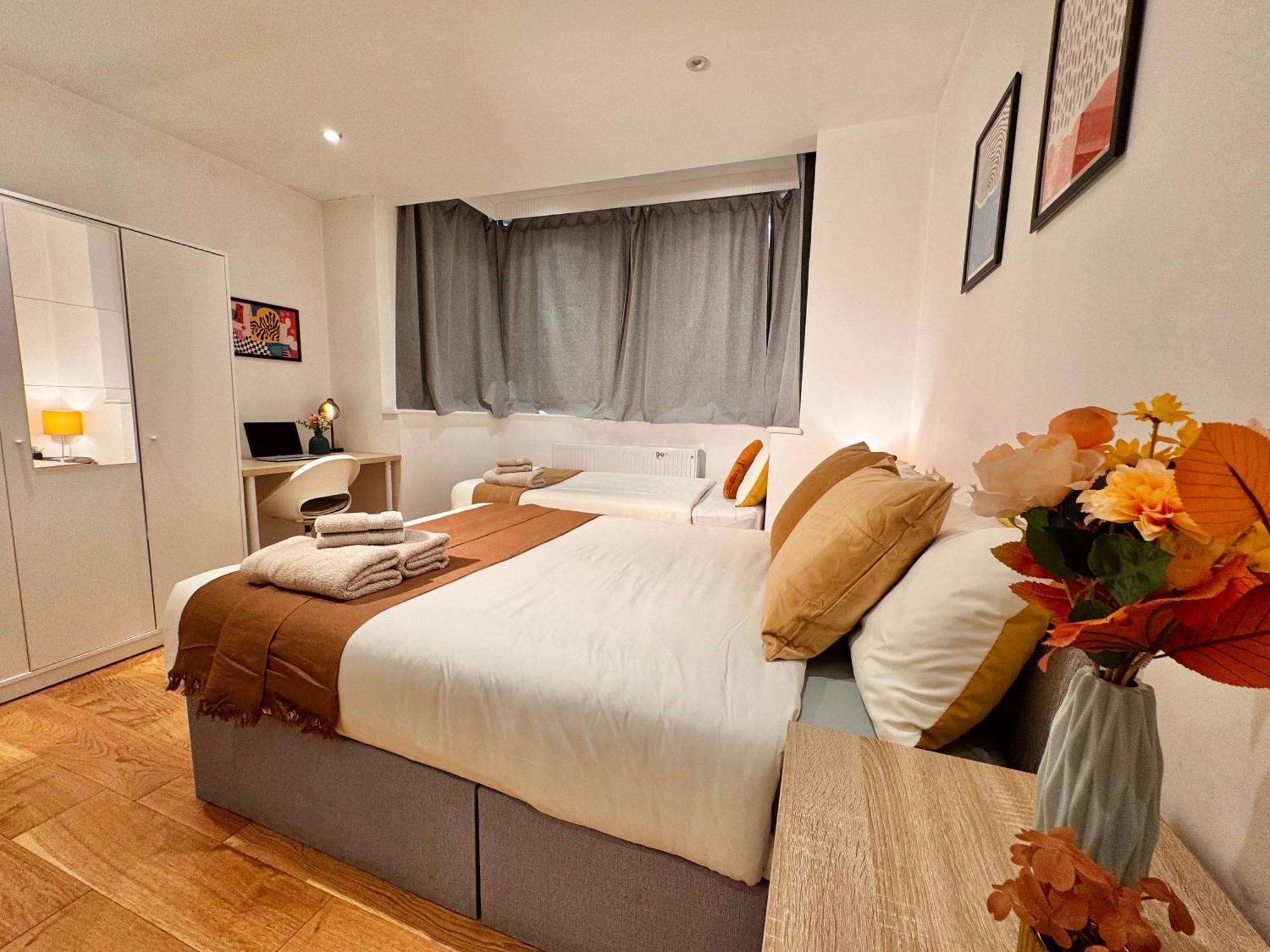 En-Suites With Free Parking 30Min To Central Λονδίνο Εξωτερικό φωτογραφία