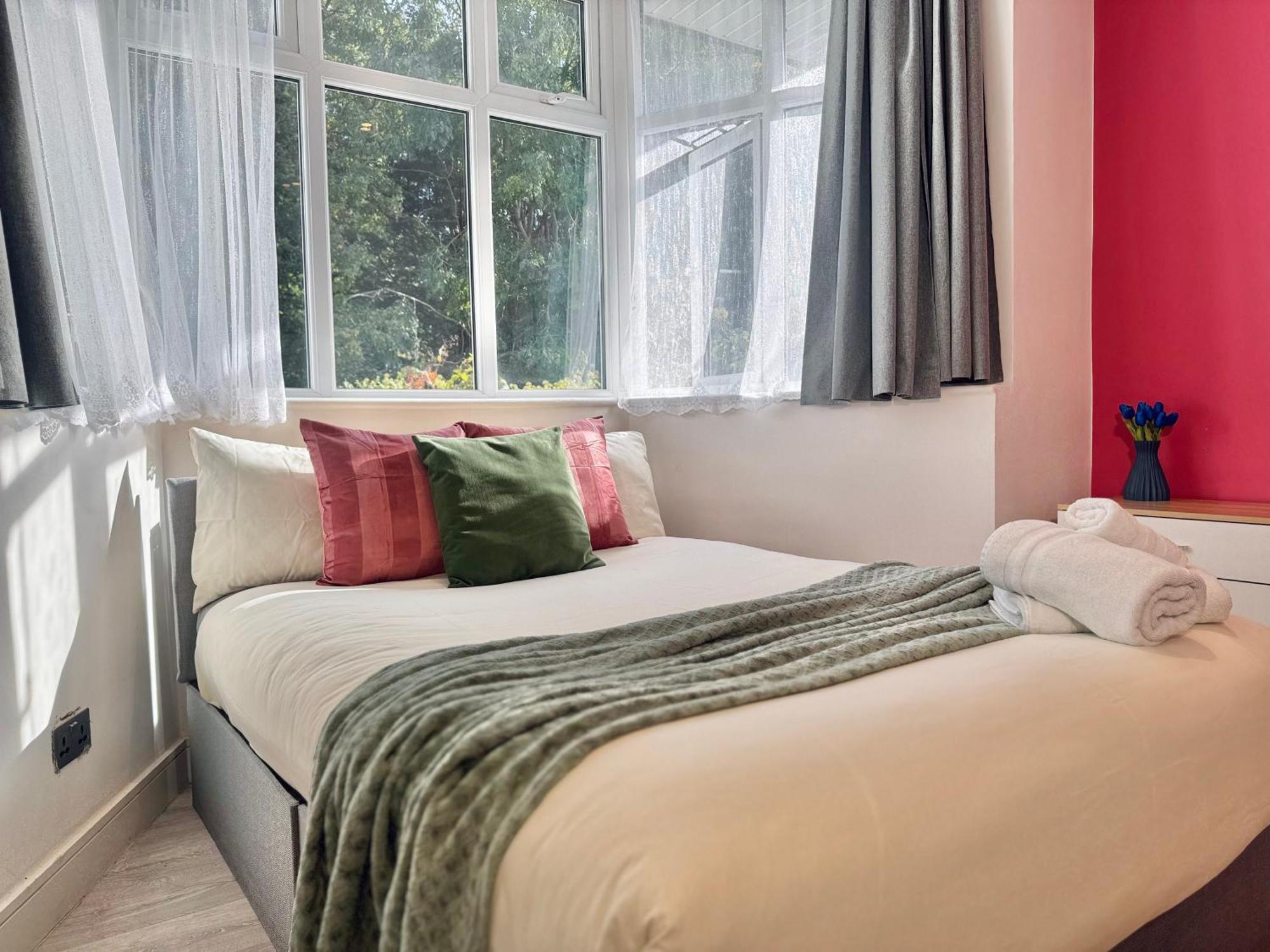 En-Suites With Free Parking 30Min To Central Λονδίνο Εξωτερικό φωτογραφία