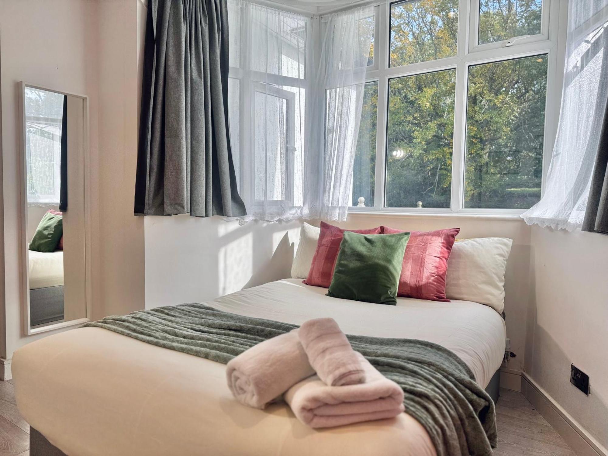 En-Suites With Free Parking 30Min To Central Λονδίνο Εξωτερικό φωτογραφία